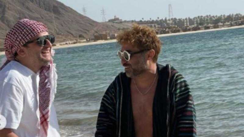 مصطفى خاطر وأحمد فهمي يستمتعان بأجواء الصيف