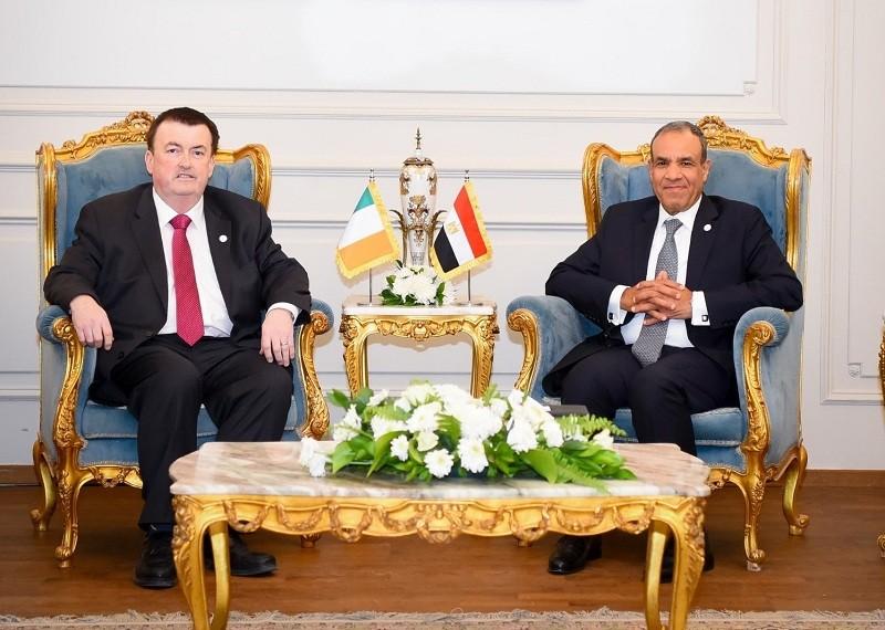 وزير الخارجية يستقبل وزير الدولة المعني بالهجرة بوزارة العدل الإيرلندية