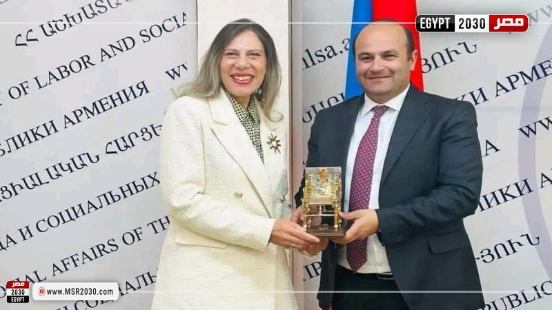 سفيرة مصر في يريفان تلتقي بوزير العمل والشئون الاجتماعية الأرميني