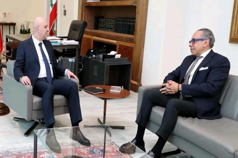 سفير مصر في بيروت يؤكد للرئيس اللبناني استمرار دعم مصر الكامل للبنان