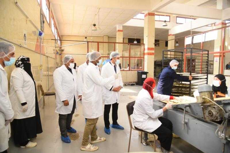 نائب محافظ مطروح يتفقد مركز التدريب المهني ومصنع التغذية المدرسية بمدينة مرسى مطروح