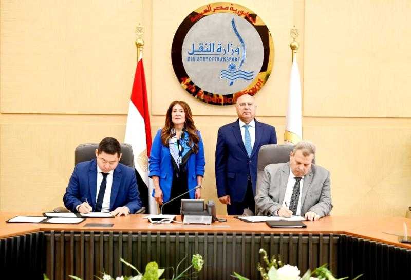 وزير الصناعة والنقل وسفيرة الولايات المتحدة الامريكية في مصر يشهدان توقيع ثلاثة عقود بين سكك حديد مصر وشركة برجروس ريل الأمريكية