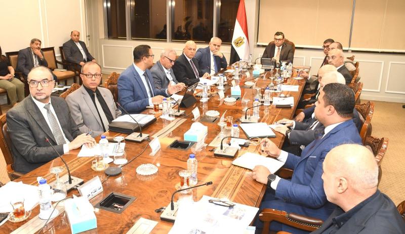 وزير الإسكان يتابع الأعمال الجارية بـ ”كمبوند مزارين” بمدينة العلمين الجديدة وموقف تسليم الوحدات بالمشروع