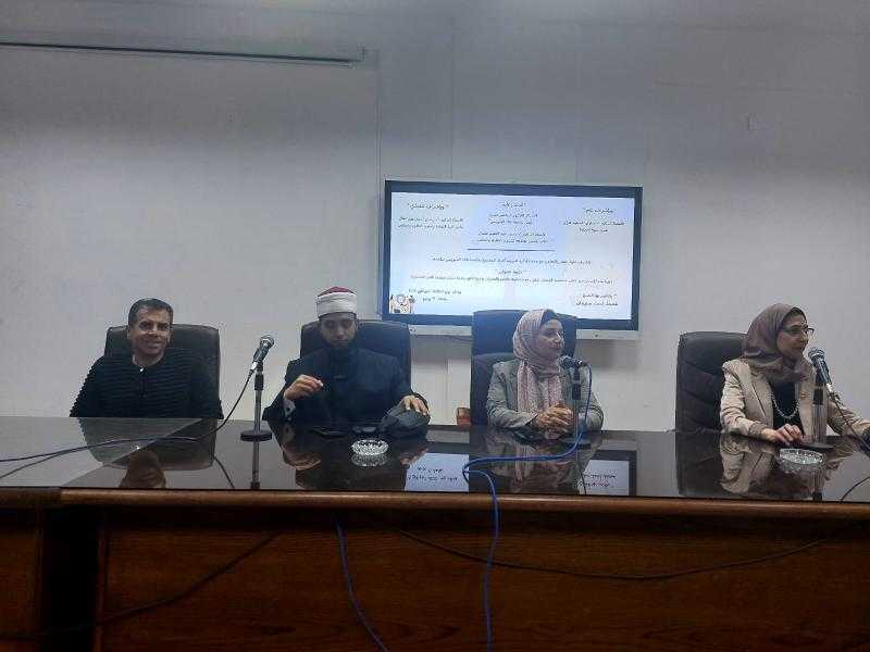 جامعة قناة السويس تنظم برنامجاً تدريبياً لتعزيز بناء الإنسان وشخصيته المتكاملة بكلية التجارة