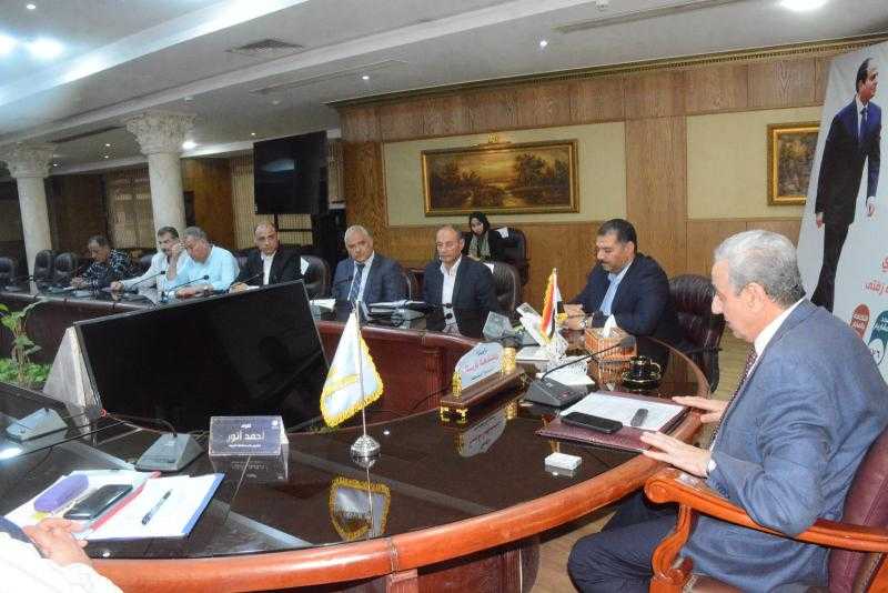 محافظ الغربية يترأس اجتماعًا موسعًا لرؤساء المراكز والمدن والأحياء