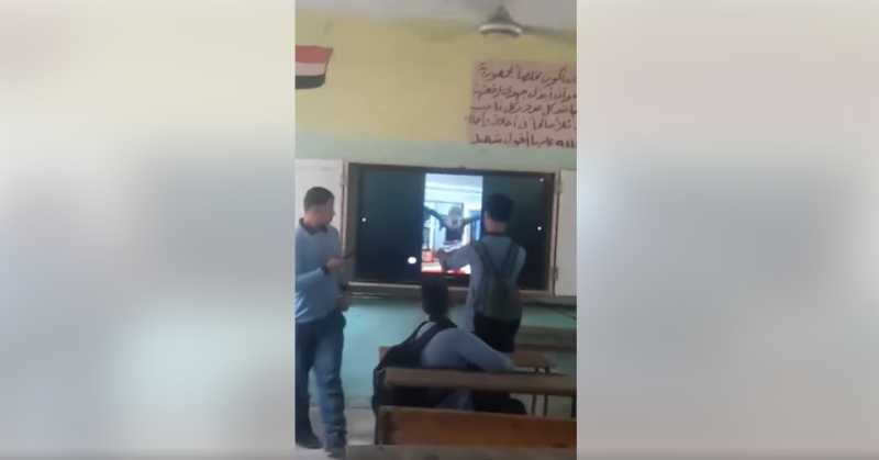 واقعة مؤسفة.. طلاب يشاهدون فقرة رقص على شاشة السبورة الذكية