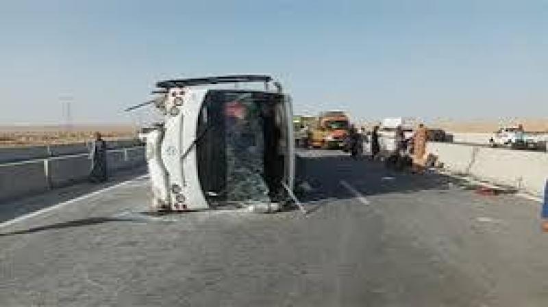 إصابة سائق ومرافقه في انقلاب أتوبيس بالطريق الصحراوي الشرقي بسوهاج