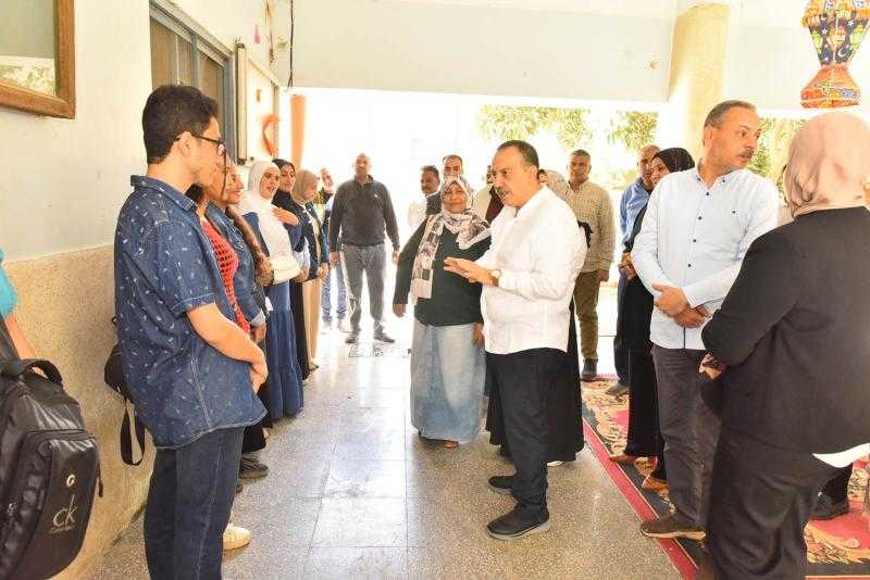 محافظ أسيوط يتفقد دار الرعاية الإجتماعية للرجال بالفتح للاطمئنان على تلقيهم العناية اللازمة