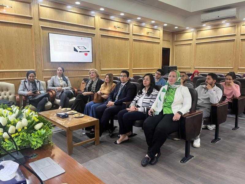 كلية الصيدلة بجامعة عين شمس تستقبل وفدًا من جامعة نيسا البولندية لبحث أوجه التعاون الأكاديمي في مجال الصيدلة والتجميل
