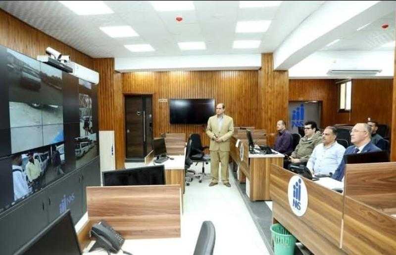 عبر خاصية الفيديو كونفرانس... محافظ الشرقية يتابع مع رؤساء المراكز والمدن سير إنتظام العمل بالمواقف العمومية