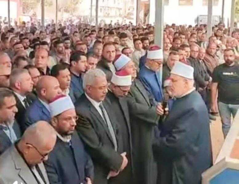 قيادات الأزهر يشيعون والد رئيس جامعة الأزهر في جنازة مهيبة بكفر الشيخ
