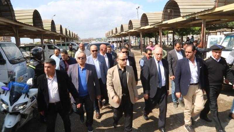 محافظ كفرالشيخ يتفقد عددا من محطات الوقود للتأكد من تطبيق الأسعار المقررة وتوافر المواد البترولية