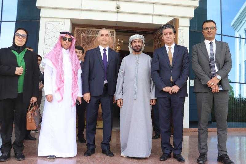 وفد البرلمان العربي يزور مكتبة البيروني في طشقند