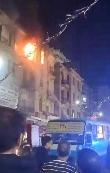 نشوب حريق هائل داخل شقة سكنية في شبرا مصر