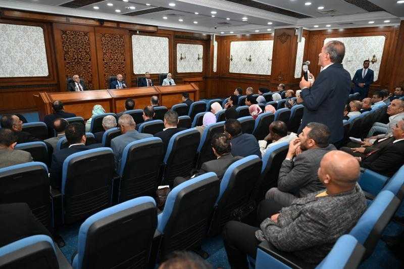 وزير الصناعة والنقل يبحث مع محافظى ومستثمري الأقصر و أسوان تحديات المناطق الصناعية بالمحافظتين وسبل حلها