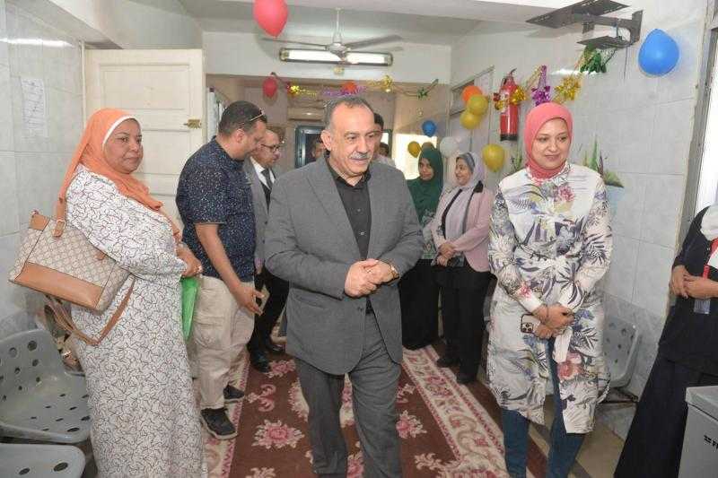 محافظ أسيوط يتفقد مركز الأطفال المعثور عليهم بمديرية الصحة