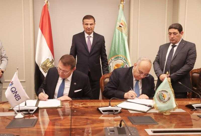 وزير الزراعة يشهد توقيع بروتوكول تعاون بين مركز بحوث الصحراء وبنك QNB مصر لتنمية الزراعة في سيناء