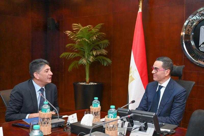 وزير الاستثمار والتجارة الخارجية يلتقى الرئيس التنفيذي لشركة فودافون مصر لاستعراض فرص ومقومات الاستثمار في مصر في مجالات التكنولوجيا والاتصالات