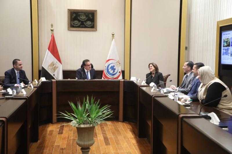 وزير الصحة يستقبل ممثلي شركة ”«نوفارتس» لبحث التوسع في خطوط الإنتاج الدوائية المحلية وتعزيز آليات الاستثمار