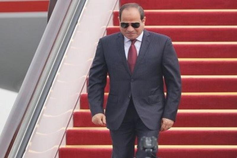 السيسى يصل الدوحة وأمير قطر فى مقدمة مستقبليه