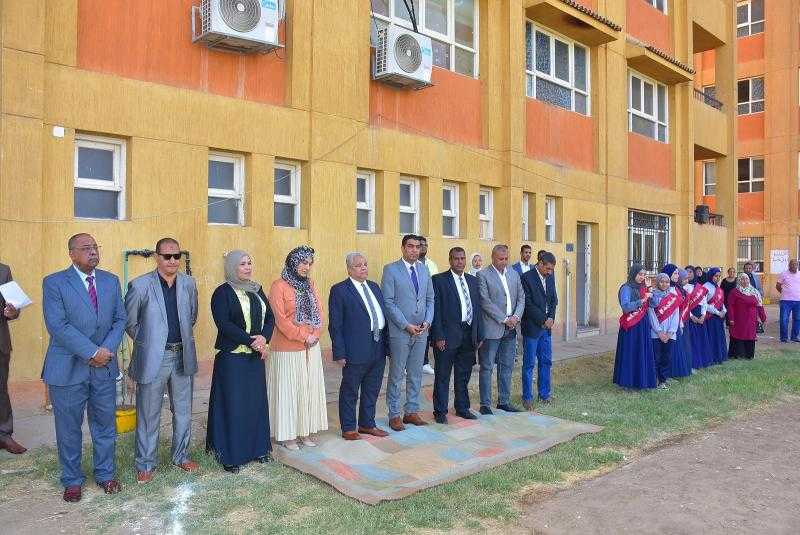 نائب محافظ الأقصر يشهد فاعليات حملة خطوات ضد الإدمان بمدرسة الأقصر الثانوية التجارية بنات