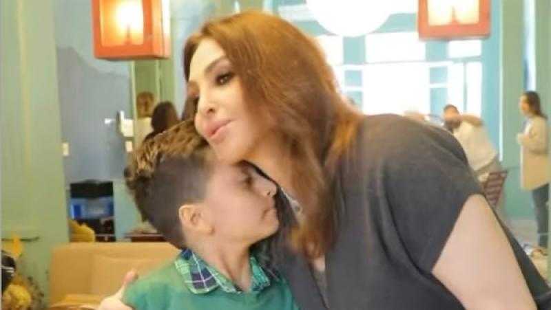 إليسا تحقق أمنية طفل مصاب بالسرطان..ماذا فعلت ؟