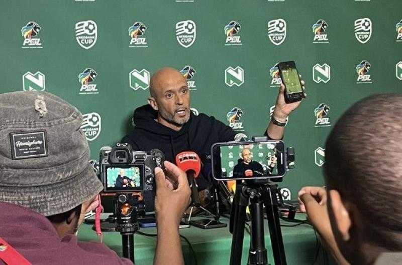 منافس الأهلي - مدرب صن داونز يُهاجم التحكيم بعد الخروج من كأس جنوب إفريقيا