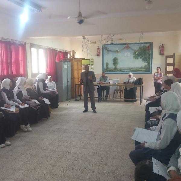 المجلس القومي للسكان بأسيوط ينظم ندوة توعوية بمدرسة الثانوية النسيجية بنات بأبوتيج