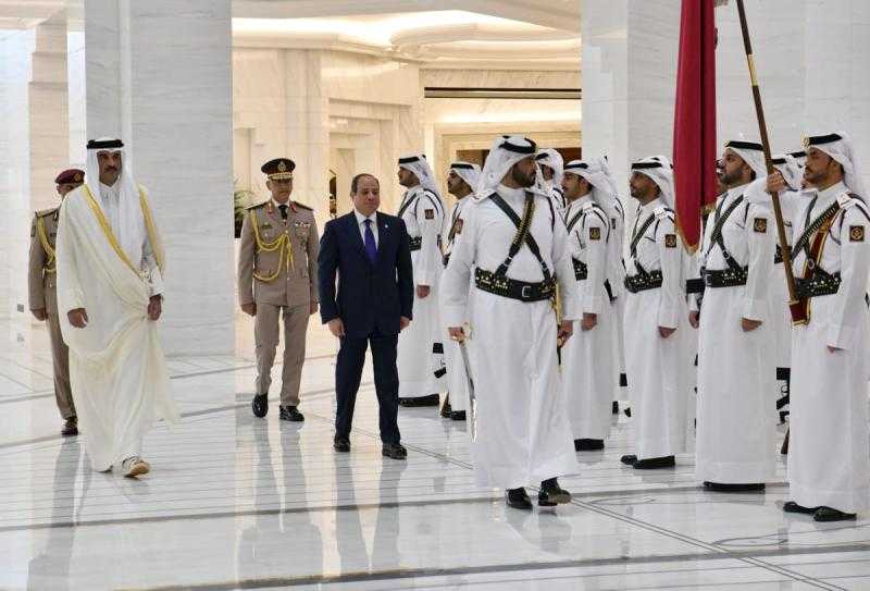 أمير قطر يستقبل السيسي بمقر الديوان الأميري في الدوحة