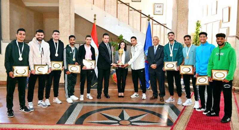 محافظ البحيرة تستقبل وتكرم فريق شباب دمنهور الفائز ببطولة الجمهورية للكرة الشراب