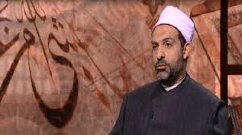ما حكم الصلاة وراء إمام يُخطئ في الفاتحة؟.. أمين الفتوى يُجيب
