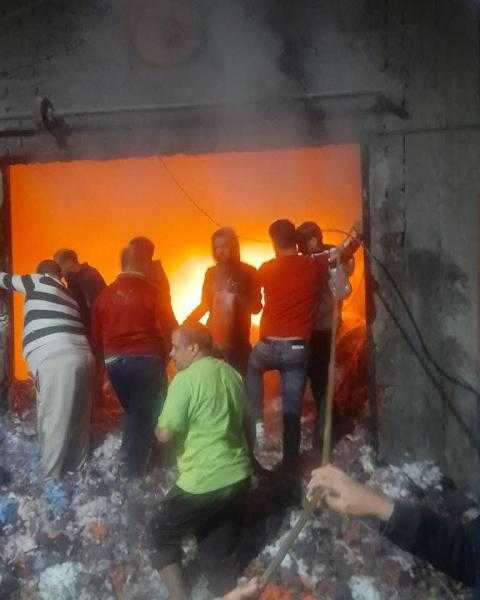مصرع  طفلين وإصابة آخرين في حريق مروع بمصنع مراتب بالمحلة الكبرى