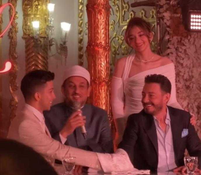 دموع الفرح تزين عقد قران هشام جمال وليلى زاهر بحضور الأهل والأصدقاء