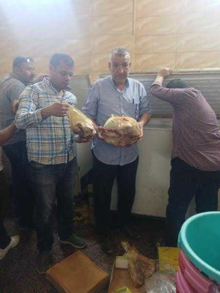 محافظ أسيوط: ضبط أسمدة زراعية مغشوشة وتحرير ٥٢٩ محضر خلال حملات تموينية