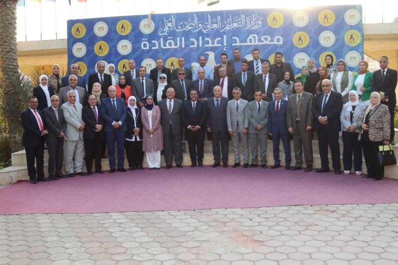 معهد إعداد القادة يحتضن الاجتماع الثالث للجنة قطاع الخدمة الاجتماعية بحضور قامات أكاديمية ومجتمعية بارزة