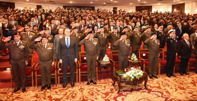 وزير الدفاع يشهد مناقشة البحث الرئيسي لهيئة عمليات القوات المسلحة عن ”دور مصر التنافسي في مجال الطاقة”