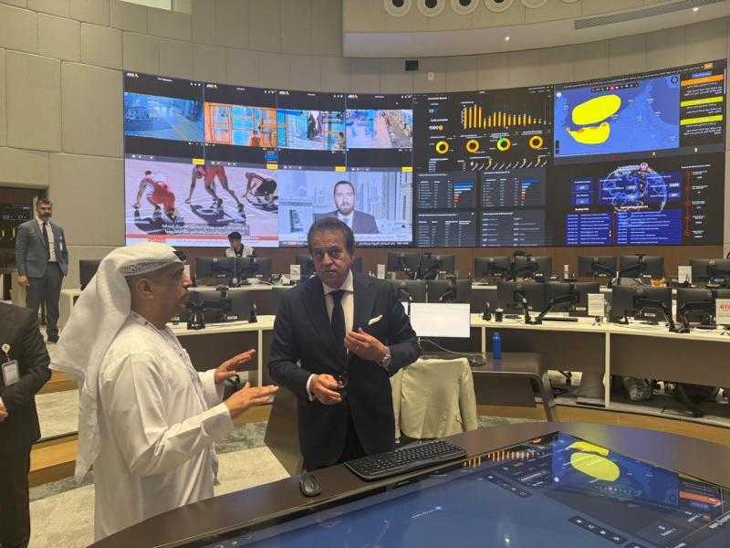 وزير الصحة يتفقد دائرة الصحة بأبوظبي.. ويؤكد العمل على نقل التجربة إلى مصر