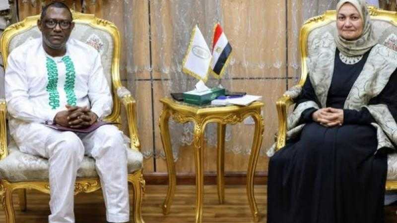 مستشارة شيخ الأزهر لشئون الوافدين تستقبل سفير سيراليون