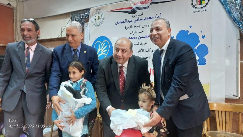 جامعة القاهرة ترسم البسمة على وجوه الأطفال في يوم الخير والعطاء بكلية الآثار