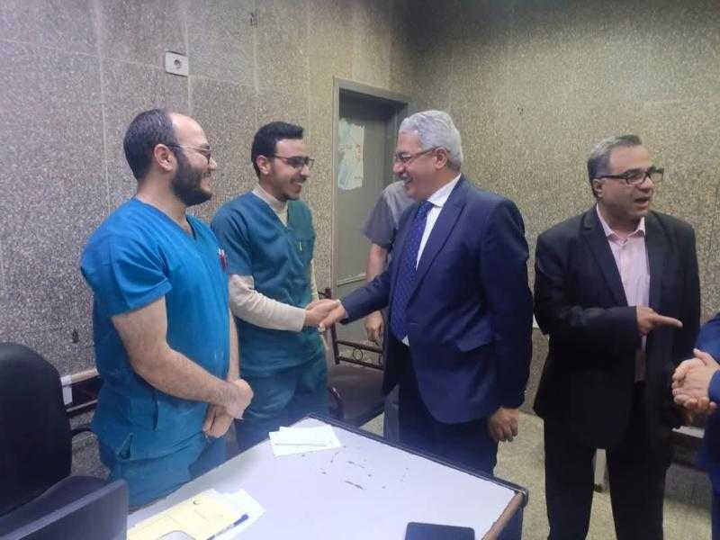 نائب رئيس جامعة الأزهر وعميد كلية الطب يتفقدان مستشفى سيد جلال الجامعي ويشيدان  بأداء الطواقم الطبية