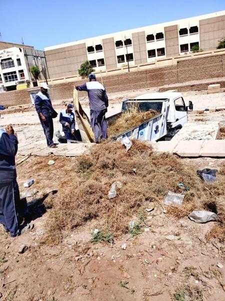 مدينة الأقصر تستكمل أعمال نظافة محيط مسار طريق الكباش