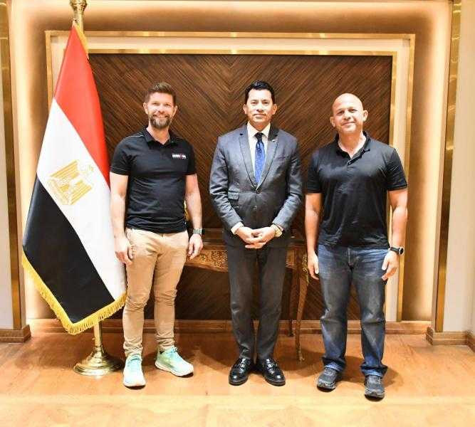 وزير الرياضة يلتقي مسؤولي سباق آيرون مان ويؤكد قدرة مصر على استضافة الفعاليات الدولية