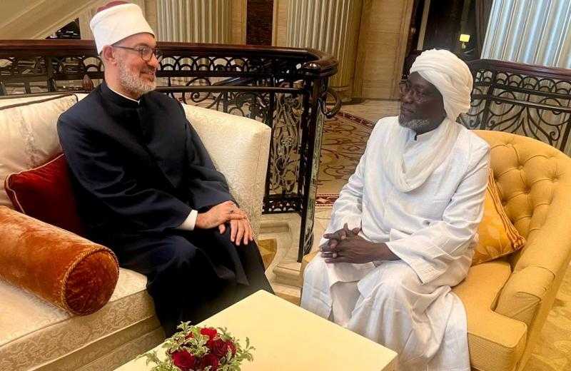 مفتي الجمهورية ومفتي تشاد يلتقيان على هامش مؤتمر أبو ظبي لبحث أوجه تعزيز التعاون