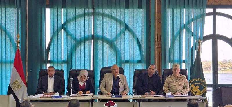 محافظ القليوبية يعقد اجتماع المجلس التنفيذي بمدينة القناطر الخيرية
