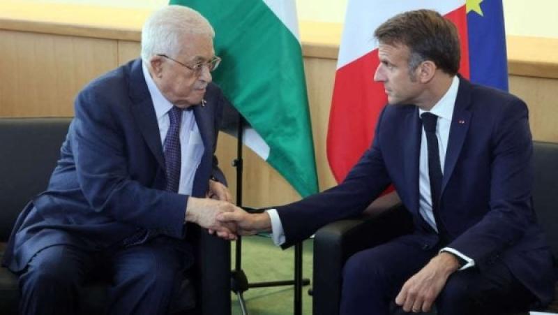 الرئيس الفلسطيني والرئيس الفرنسي 