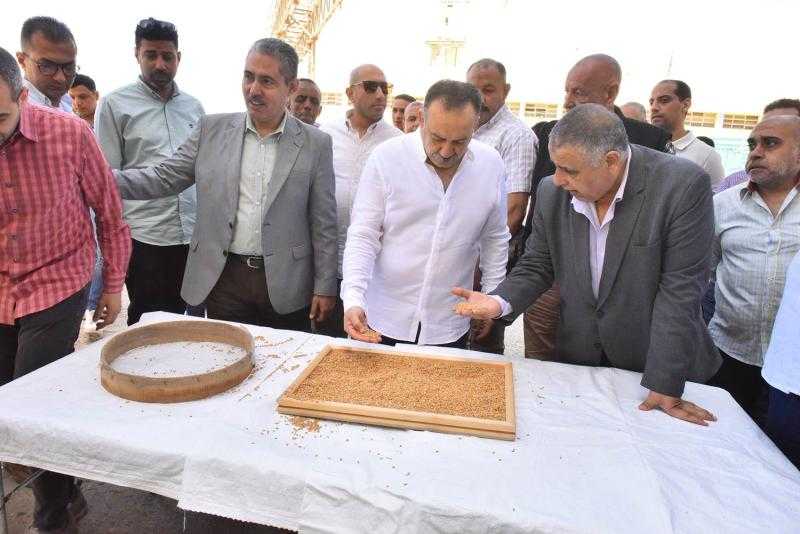 محافظ أسيوط يتفقد بدء موسم توريد القمح ”الذهب الأصفر” بصوامع مطاحن مصر الوسطى