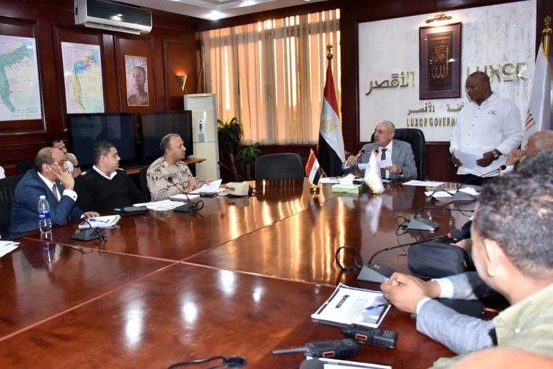 محافظ الأقصر يناقش سيناريوهات المشروع الاستراتيجي لمجابهة الأزمات والكوارث