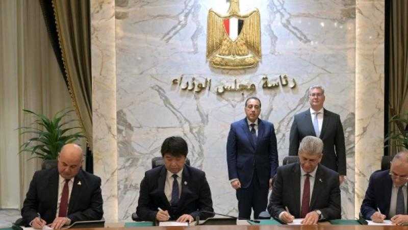 مدبولي يشهد توقيع حزمة تنفيذ المرحلة الأولى من مشروع مجمع البحر الأحمر للبتروكيماويات