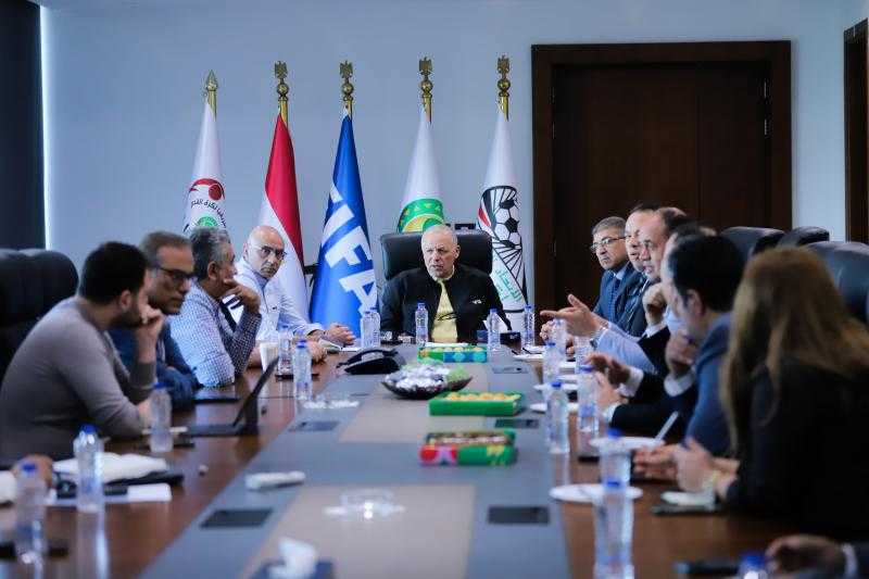 هاني أبوريدة يكشف حقيقة وجود خلاف مع وزير الرياضة