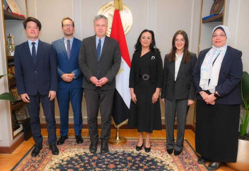 وزيرة التضامن تلتقي السفير الألماني بالقاهرة .. ويبحثان تعزيز سبل التعاون في مجالات العمل المشتركة